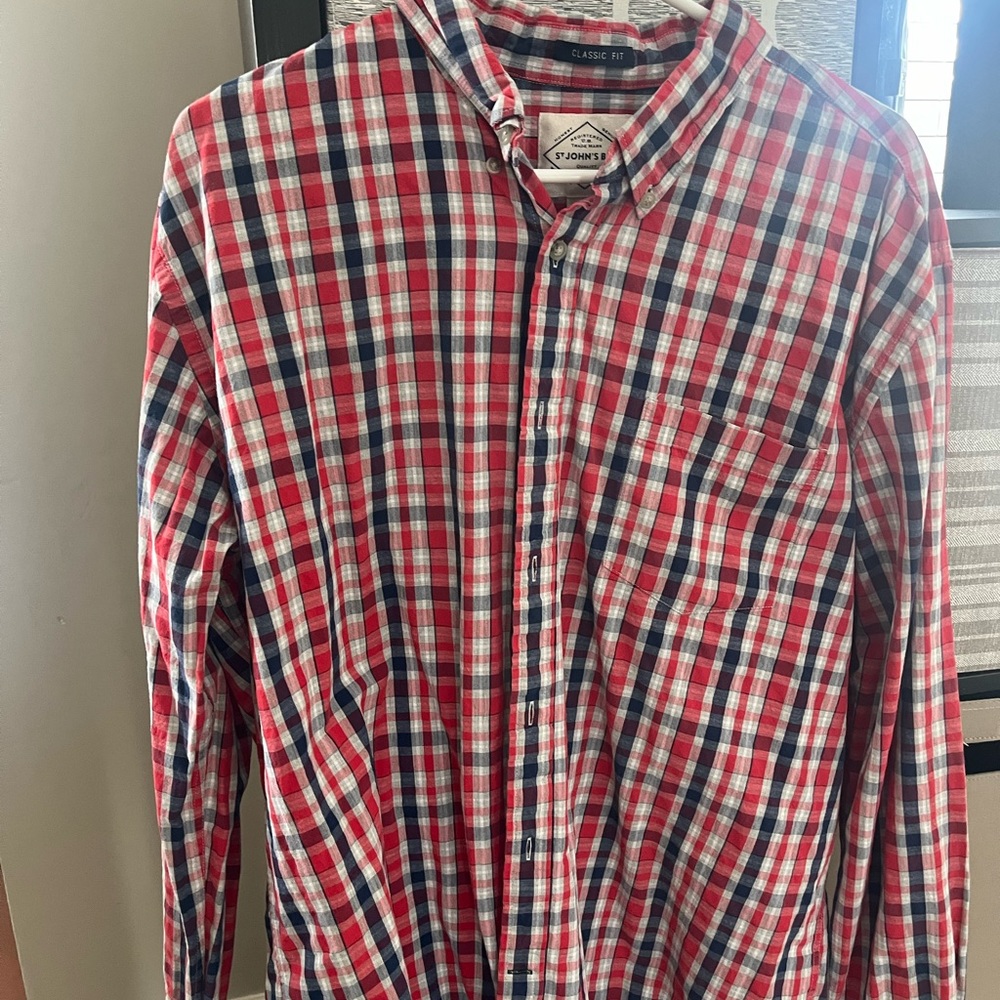 Extra large men’s long sleeve, collared button down